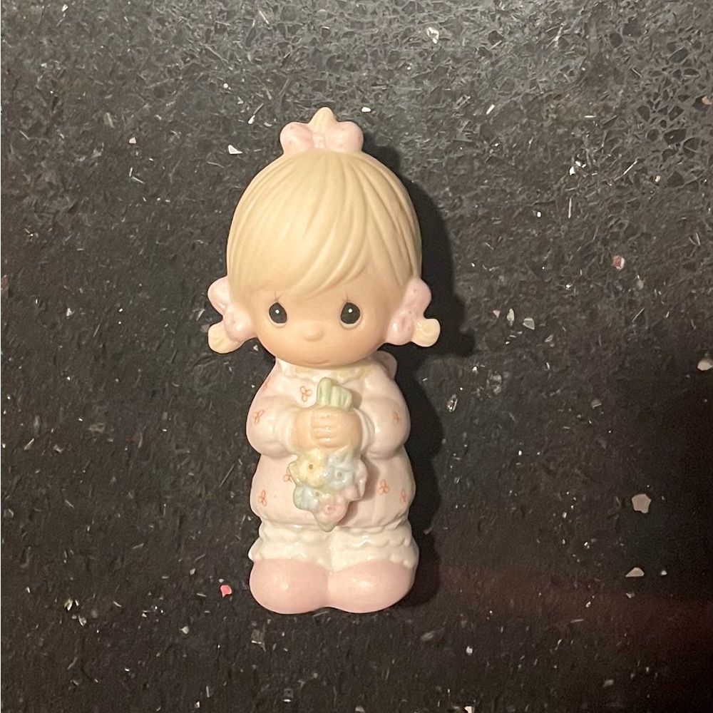 Precious Moments Figurine   Flower girl 1983